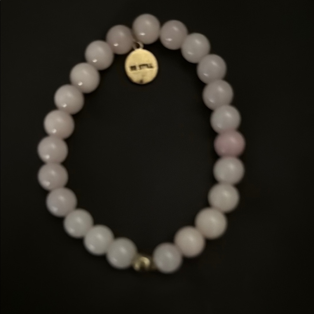 Elegant Gold and Cream Beaded Bracelet